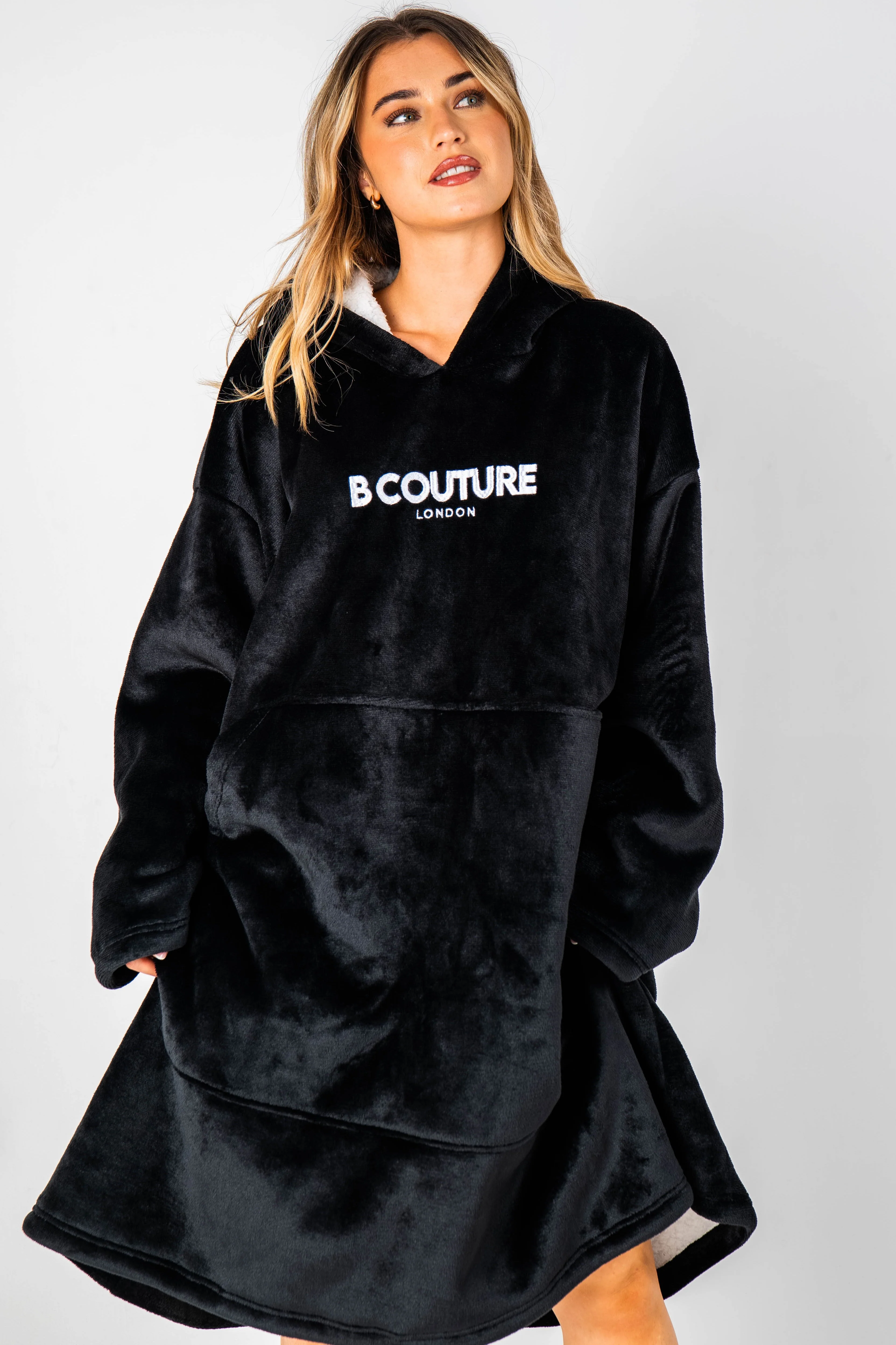 Bishopsgate Double Weight Fleece Blanket Hoodie - Black - Image 3